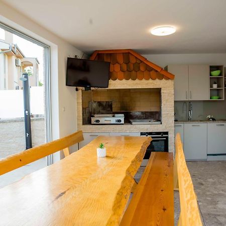 Apartment Mery Pula Luaran gambar