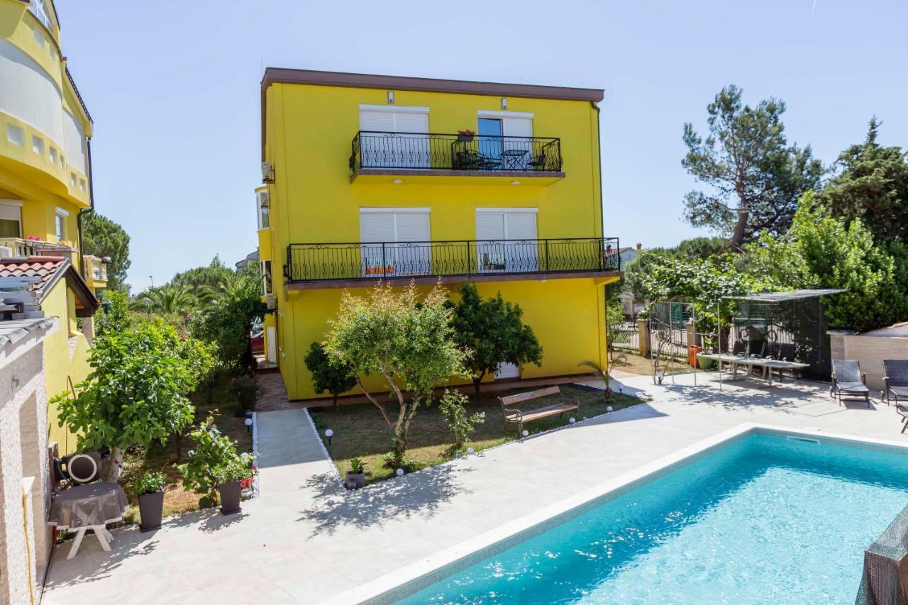 Apartment Mery Pula Luaran gambar